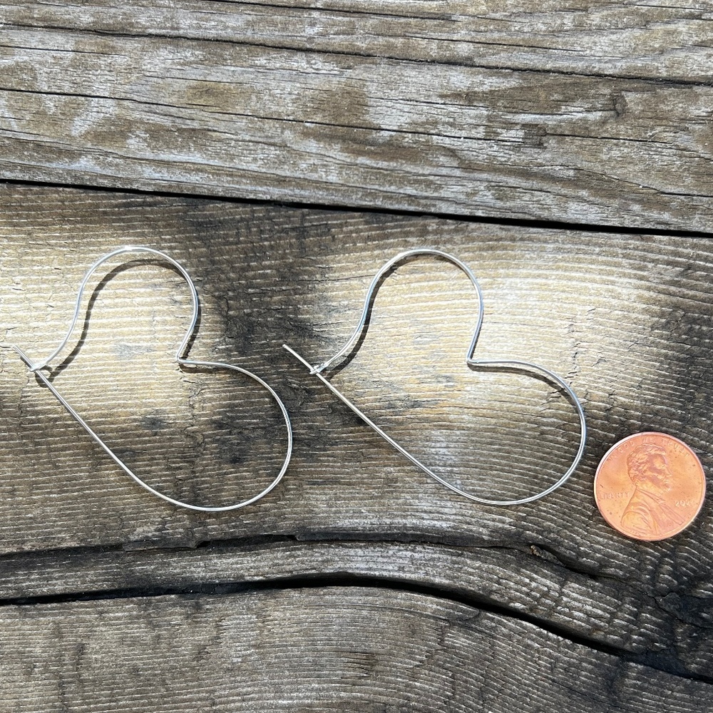 Artful Heart Hoops Modern-chic Silver-tone - Picture 3 of 6